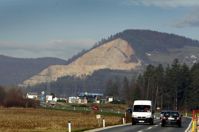 Kamnolom v Veliki Pirešici VOC še vedno zelo zanima, tudi če bi ga bila polovica državnega. FOTO: Leon Vidic/Delo