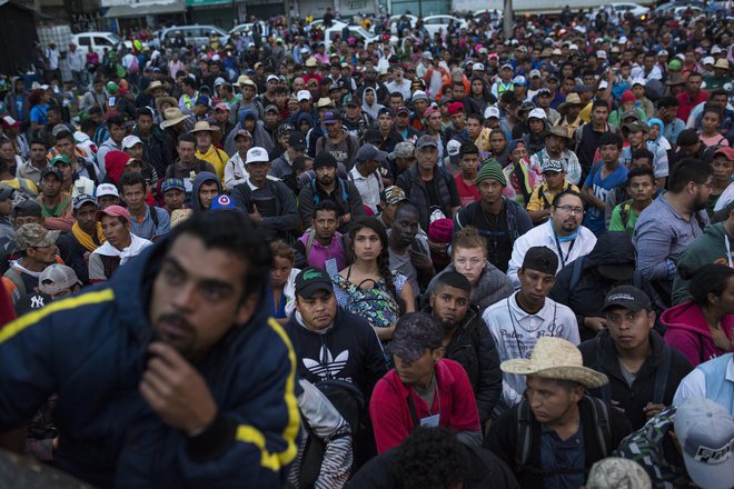 Prizorov množic beguncev oziroma migrantov, ki so bili pred tremi leti v Evropi vsakodnevni, v ZDA niso vajeni. FOTO: AP