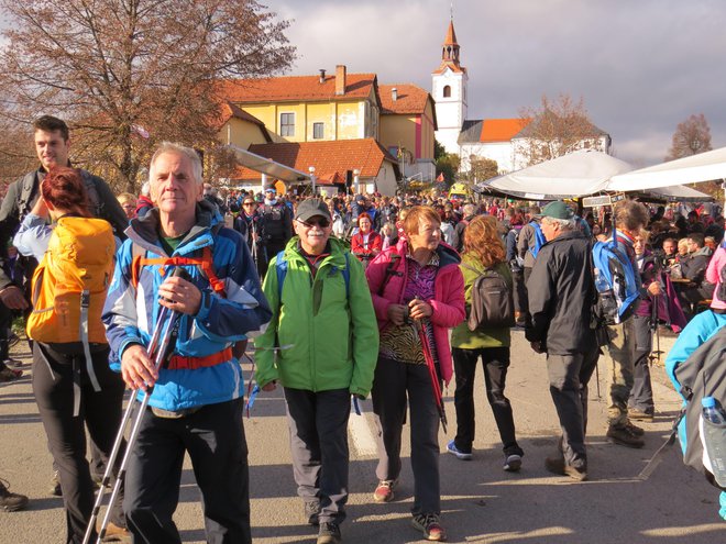 Ogromna množica ljudi na razhodnji na Čatežu. FOTO: Bojan Rajšek/Delo