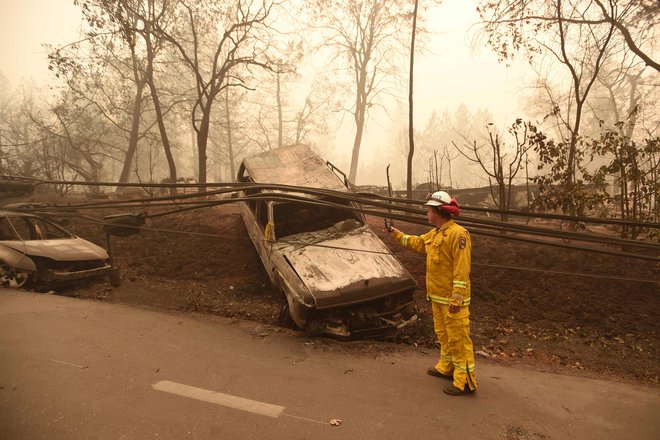 Oblasti so ukazale evakuacijo celotnega mesta s 13.000 prebivalci. FOTO: Josh Edelson/Afp