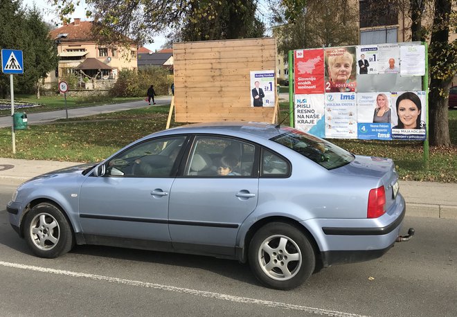 Predvolilna kampanja v Črnomlju poteka brez trganja plakatov. Foto Radio Odeon