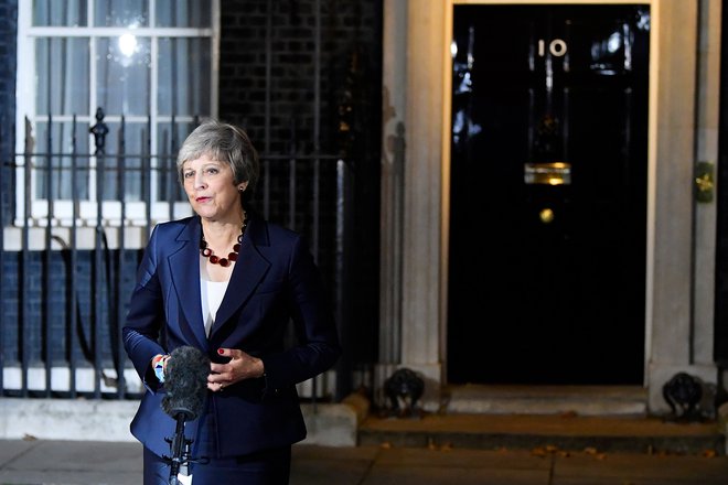 Izjava britanske premierke Therese May po potrditvi osnutka ločitvenega dogovora z EU. FOTO: REUTERS/Toby Melville