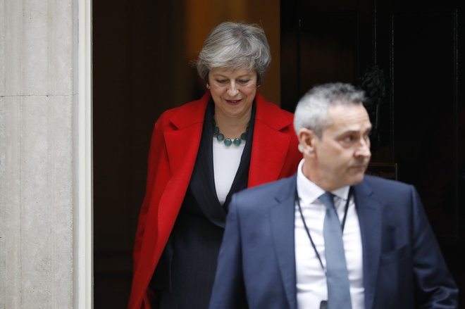 Britanska premierka Theresa May z največjim preizkusom svoje podpore doslej. FOTO: Tolga AKMEN / AFP