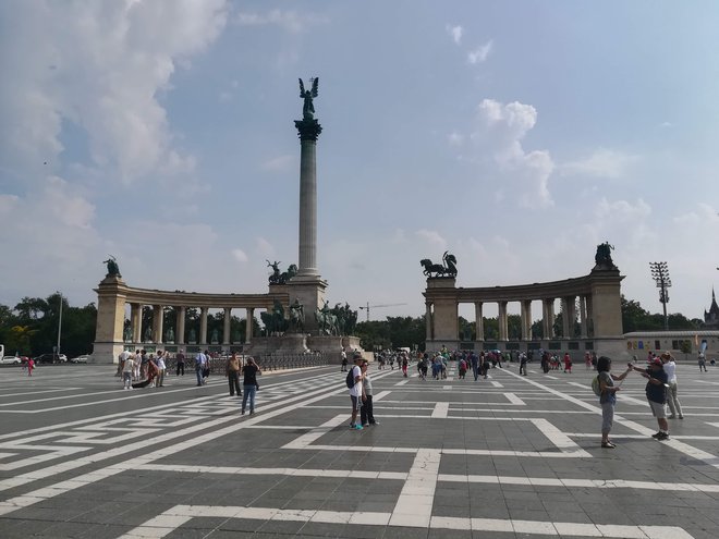 Madžarska išče v Evropi kadre za delo v številnih dejavnostih. FOTO Mitja Felc/Delo