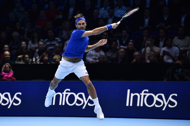 Roger Federer je slabo začel masters v Londonu, a predtekmovalni del končal zmagovito, osvojil je 1. mesto v skupini. FOTO: AFP