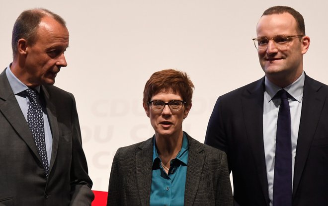 Friedrich Merz (levo), Annegret Kramp-Karrenbauer (na sredini) in Jens Spahn kandidirajo za naslednjico Angele Merkel. FOTO: Reuters