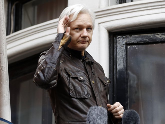 Assange je sicer pred mesecem dni vložil tožbo proti ekvadorski vladi zaradi kršenja temeljnih pravic in omejevanja dostopa do zunanjega sveta. FOTO: Frank Augstein/AP