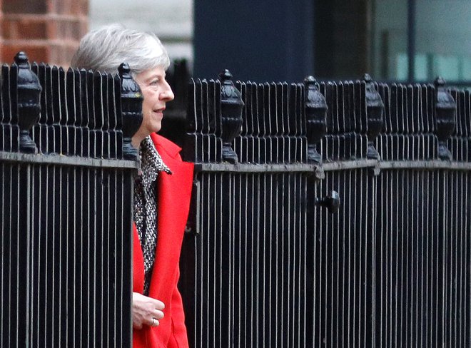 Podporniki Therese May so prepričani, da se premierka nima za bati morebitnega glasovanja o nezaupnici, saj bi ga skoraj zagotovo preživela. Foto: Reuters
