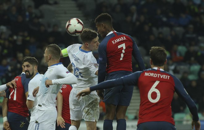 Benjamin Verbič je v vlogi kapetana dosegel gol za Slovenijo, vendar to ni bilo dovolj za zmago proti Norvežanom. Foto Jože Suhadolnik