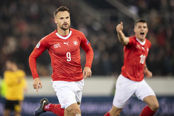 Haris Seferović je bil s tremi zadetki junak Švice. FOTO: AP