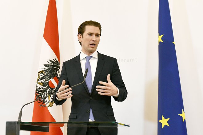 Avstrijski kancler Sebastian Kurz in peterica balkanskih premierjev so se na Dunaju zavzeli za tesnejše regionalno sodelovanje. FOTO: Hans Punz/AFP