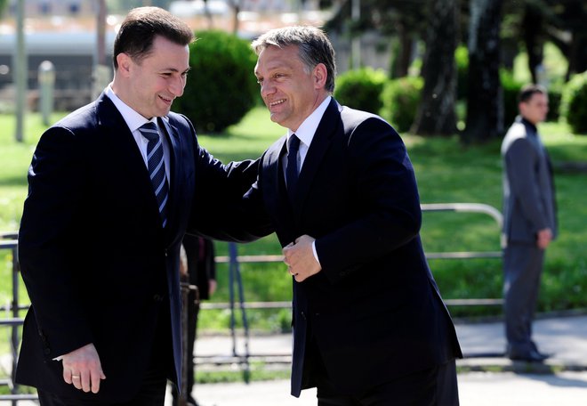 Nekadnji makedonski premier Nikola Gruevski (L) je maja 2011 v Skopju gostil svojega madžarskega kolega Viktorja Orbána. FOTO: Ognen Teofilovski/Reuters