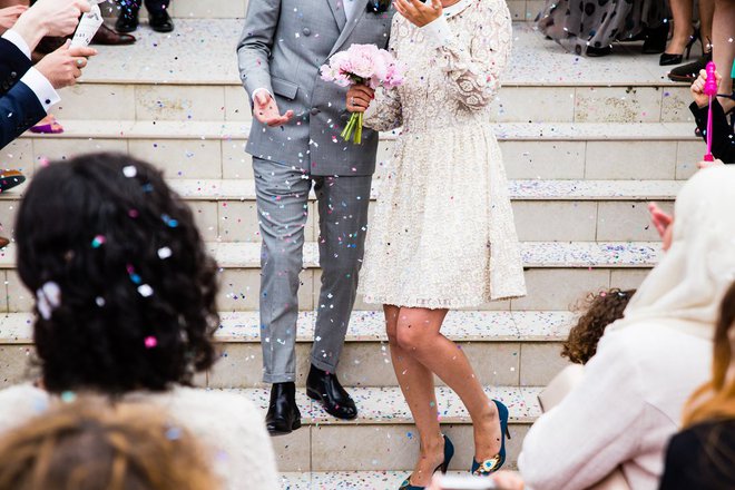 Poroka v Istri terja obsipavanje mladoporočencev z rižem in za poročni spominek &ndash; konfete. FOTO: Unsplash