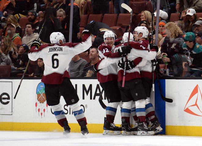 Hokejisti moštva Colorado Avalanche (na fotografiji) so brez večjih težav odpravili tudi igralce kluba Los Angeles Kings. FOTO: Reuters