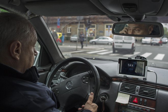 John Marstov, &raquo;Papa John&laquo;, pri 85 letih še vedno aktiven kot voznik Uberja. Fotografija je simbolična. FOTO: Voranc Vogel/Delo