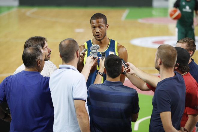 Anthony Randolph se je spogledoval z dvojnim dvojčkom. FOTO: Leon Vidic/Delo