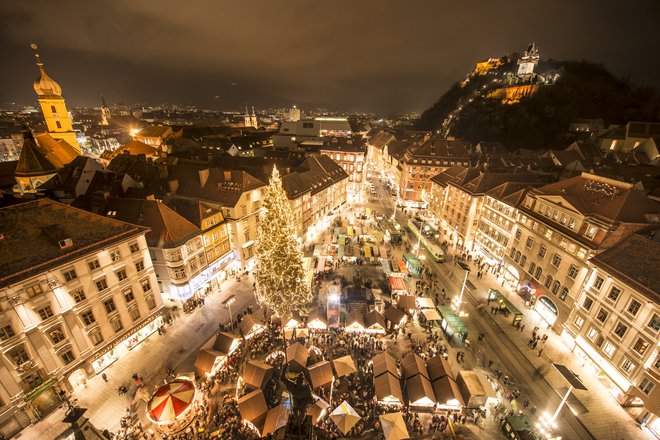 Gradec v predprazničnem času še posebej zasije. FOTO: Fischer