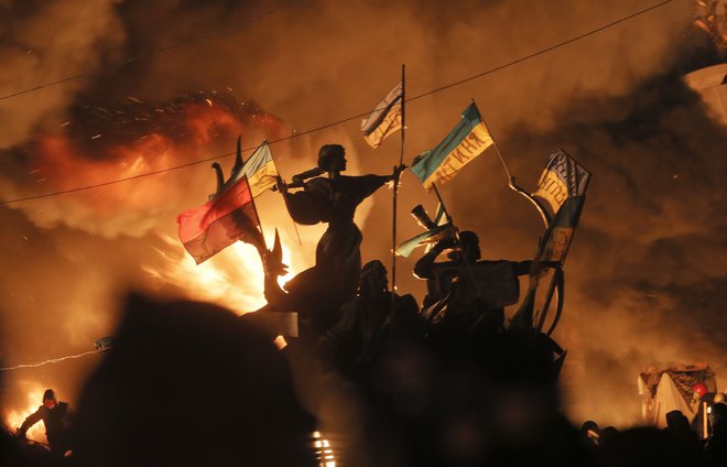 Ukrajina ni članica Nata in verjetno tudi ne bo. Vzrok ni samo neposredna bližina Rusije in tveganje provokacij, ampak tudi razdeljenost samega naroda. FOTO: Efrem Lukatsky/AP