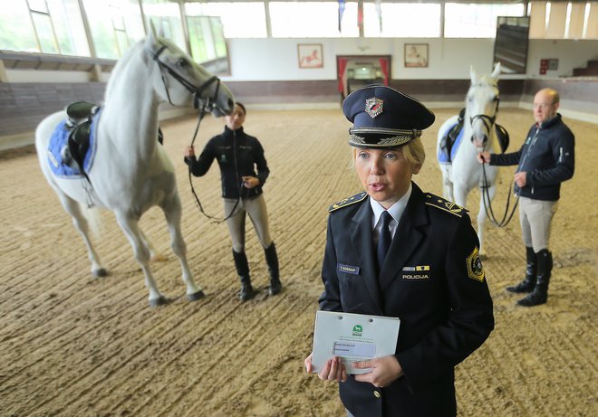 Tatjana Bobnar bo verjetno še pred iztekom tega leta oblekla uniformo, ki pripada najvišjemu v policiji. FOTO Jože Suhadolnik