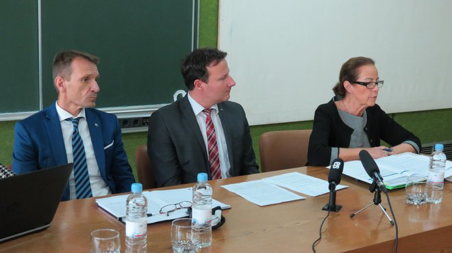 Direktorji treh družb, v katerij je stavka potekala Od leve: Andrej Gradišnik (Metal), Viljem Pečnik (Ravne Systems) in Alenka Stres (ZIP center). FOTO: Mateja Kotnik