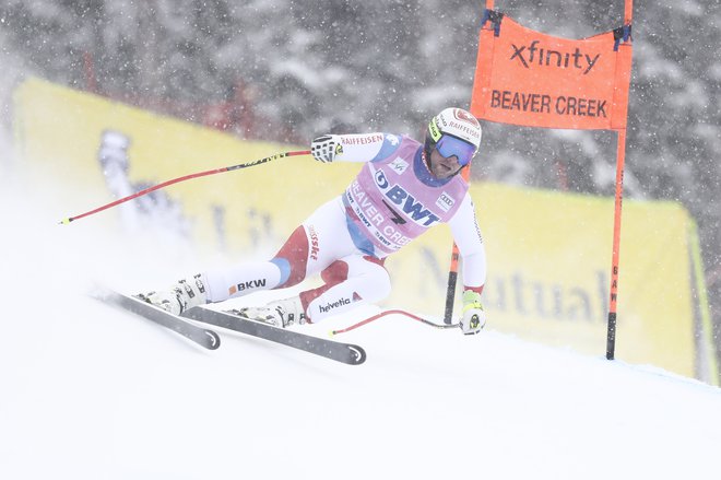 V težkih razmerah se je najbolje znašel izkušeni Feuz. FOTO: Reuters