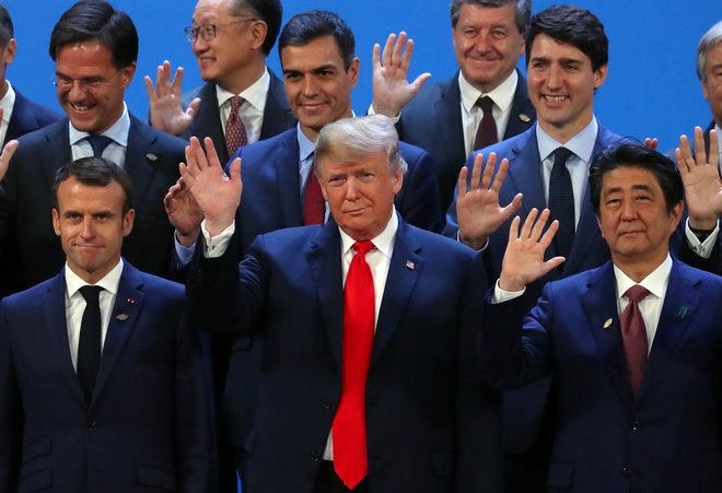 Voditelji držav G20 so na vrhu v Buenost Airesu sprejeli skupno izjavo, v kateri so, sicer brez ZDA, podprli zavezanost k uresničevanju pariškega podnebnega sporazuma. FOTO: Marcos Brindicci/Reuters