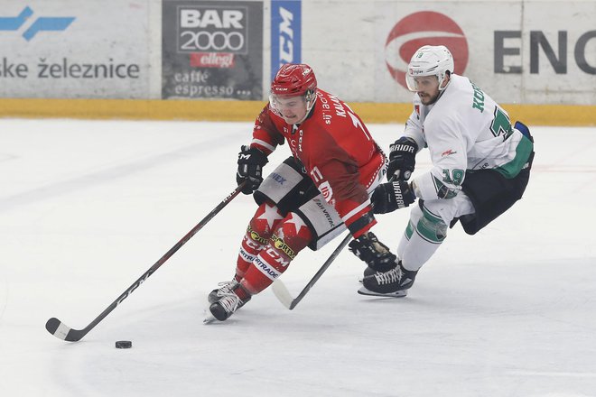 Luka Kalan je dosegel edini gol za Jesenice. FOTO: Leon Vidic/Delo