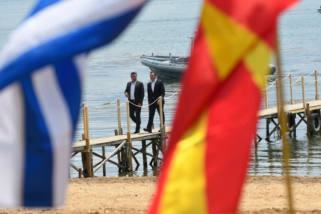 Makedonski parlament uresničuje sporazum, ki sta ga dosegla premier Zoran Zaev in njegov grški kolega Aleksis Cipras. FOTO: Maja Zlatevska/AFP
