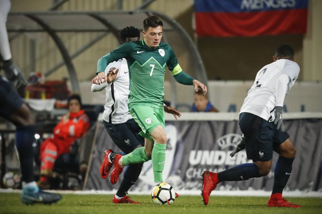 Slovenski mladi nogometaši bodo Euro lahko igrali na domačih tleh. FOTO: Uroš Hočevar/Delo