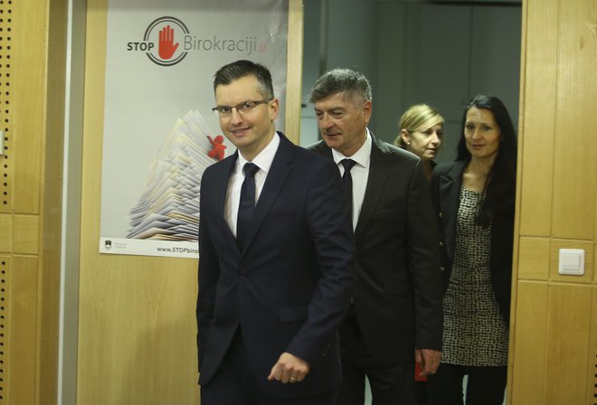 Premier meni, da danes ni čas za evforijo, vendar je doseženega kompromisa s sindikati vesel. FOTO: Jože Suhadolnik/Delo