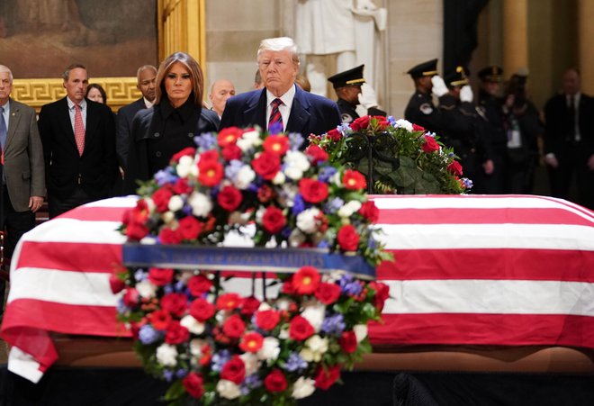 Jutrišnji dan je Trump razglasil za nacionalni dan žalovanja, pogreb pa bo v Nacionalni katedrali. FOTO: AFP