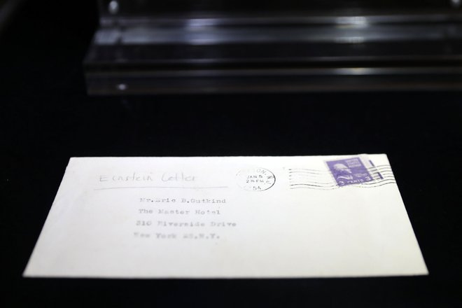 Pismo je Einstein napisla leta 1954. FOTO: Shannon Stapleton/Reuters
