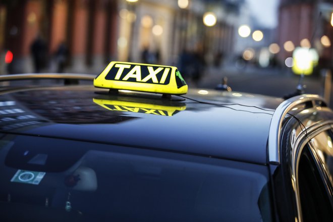 Furs poostreno nadzoruje delovanje taksistov. FOTO: Uroš Hočevar
