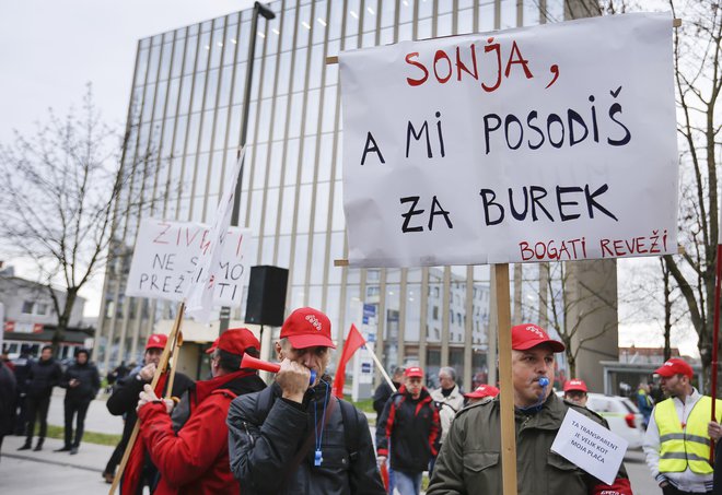 Protestni shod v Ljubljani. FOTO: Jože Suhadolnik