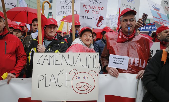 Protestni shod v Ljubljani. FOTO: Jože Suhadolnik