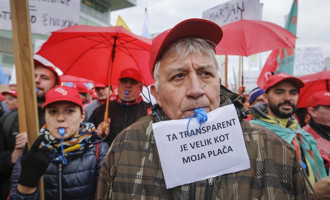 Protestni shod v Ljubljani. FOTO: Jože Suhadolnik