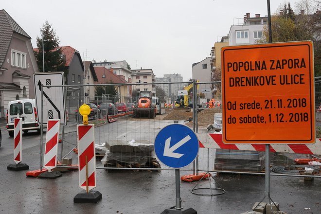 Prenova Drenikove Ljubljančane spravlja v obup. FOTO: Tomi Lombar/Delo