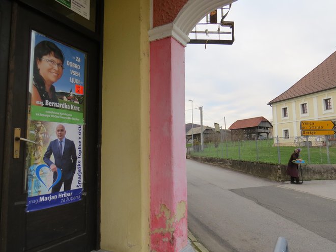 V topliški občini je mogoče videti plakate obeh kandidatov na vsakem koraku. FOTO: Bojan Rajšek