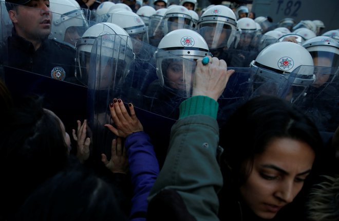 Protest proti nasilju nad ženskami v Istanbulu. FOTO: Reuters