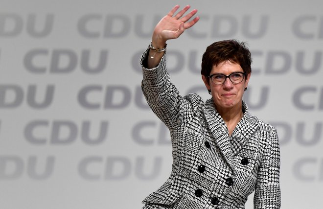 Nekdanja posarska ministrska premierka je povedala, da je kot mladenka vstopila v CDU zato, ker je ta stranka ohranila svojo usmeritev v težkih časih. FOTO: Fabian Bimmer/Reuters