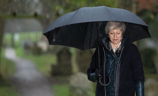 Britanski premierki Theresi May ni uspelo prepričati zadostnega števila poslancev, da bi potrdili njen ločitveni dogovor z EU. FOTO: Daniel LEAL-OLIVAS / AFP