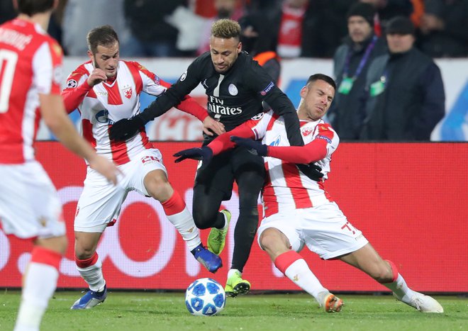 Najdražji nogometaš na svetu Neymar (v sredini) je bil v Beogradu eden od štirih pariških strelcev, PSG pa se je v osmino finala uvrstil kot zmagovalec najbolj izenačene skupine. FOTO: Reuters