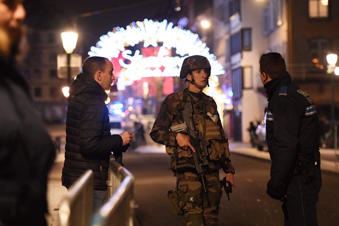 Incident se je zgodil blizu božične tržnice na trgu Kleber, enem glavnih mestnih trgov. FOTO: Frederick Florin/AFP