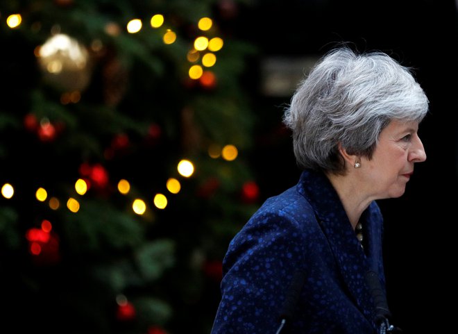 Theresa May je prava mojstrica političnega preživetja, a sreča jo nedvomno zapušča. FOTO: REUTERS/Peter Nicholls