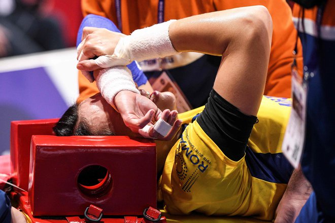 Cristina Neagu je na šestih tekmah zbrala 44 golov in bi bila bržčas prva strelka prvenstva, če je ne bi ustavila huda poškodba kolena. FOTO: AFP