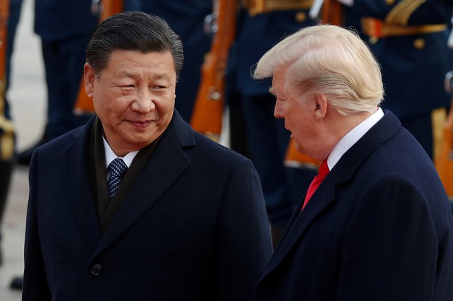Trgovinska vojna je nastala julija letos, ko je Trump ukazal uvedbo carin na 250 milijard dolarjev kitajskega blaga. FOTO: Damir Sagolj/Reuters
