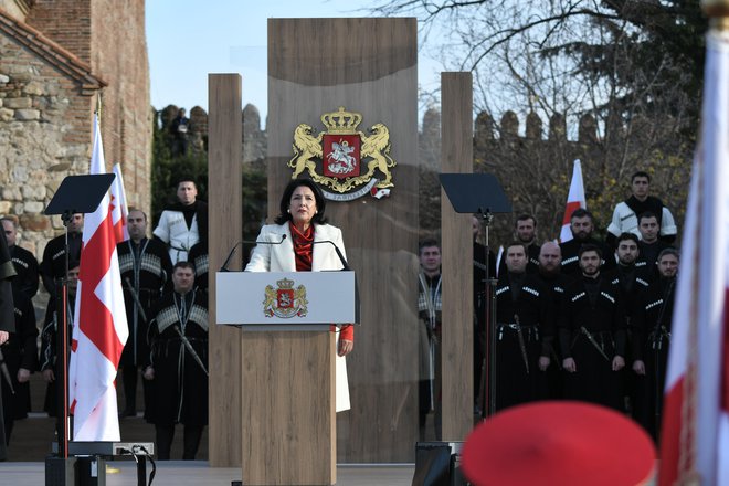 Predsednica Salome Zurabišvili se je rodila v Franciji družini gruzijskih pribežnikov. FOTO: Reuters/Irakli Gedenidze