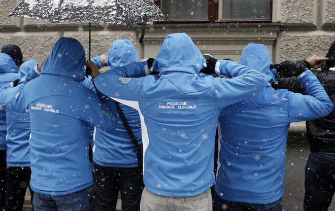 Plače v našem javnem in realnem sektorju imajo večplasten pomen. FOTO: Blaž Samec