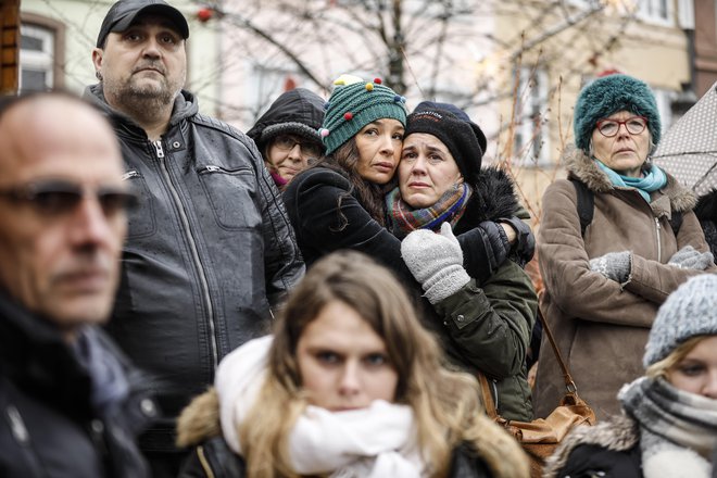 V napadu na božičnem sejmu v Strasbourgu je umrlo pet oseb. FOTO: AP