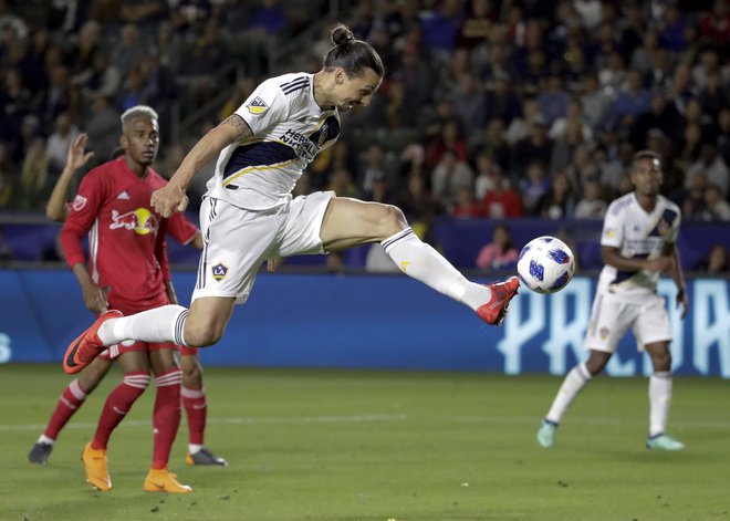 Zlatan Ibrahimović bo vsaj še eno sezono vztrajal v MLS. FOTO: Chris Carlson/AP